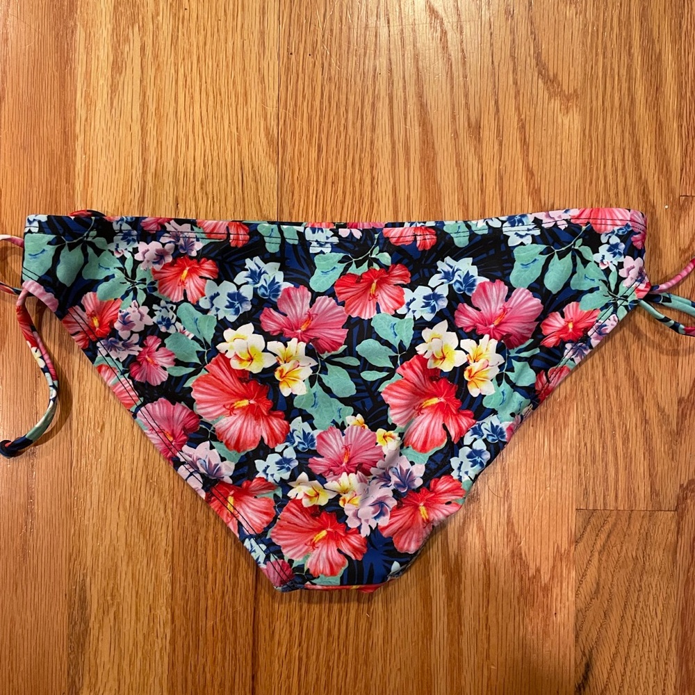 Bikini Bottom - Picture 2 of 2